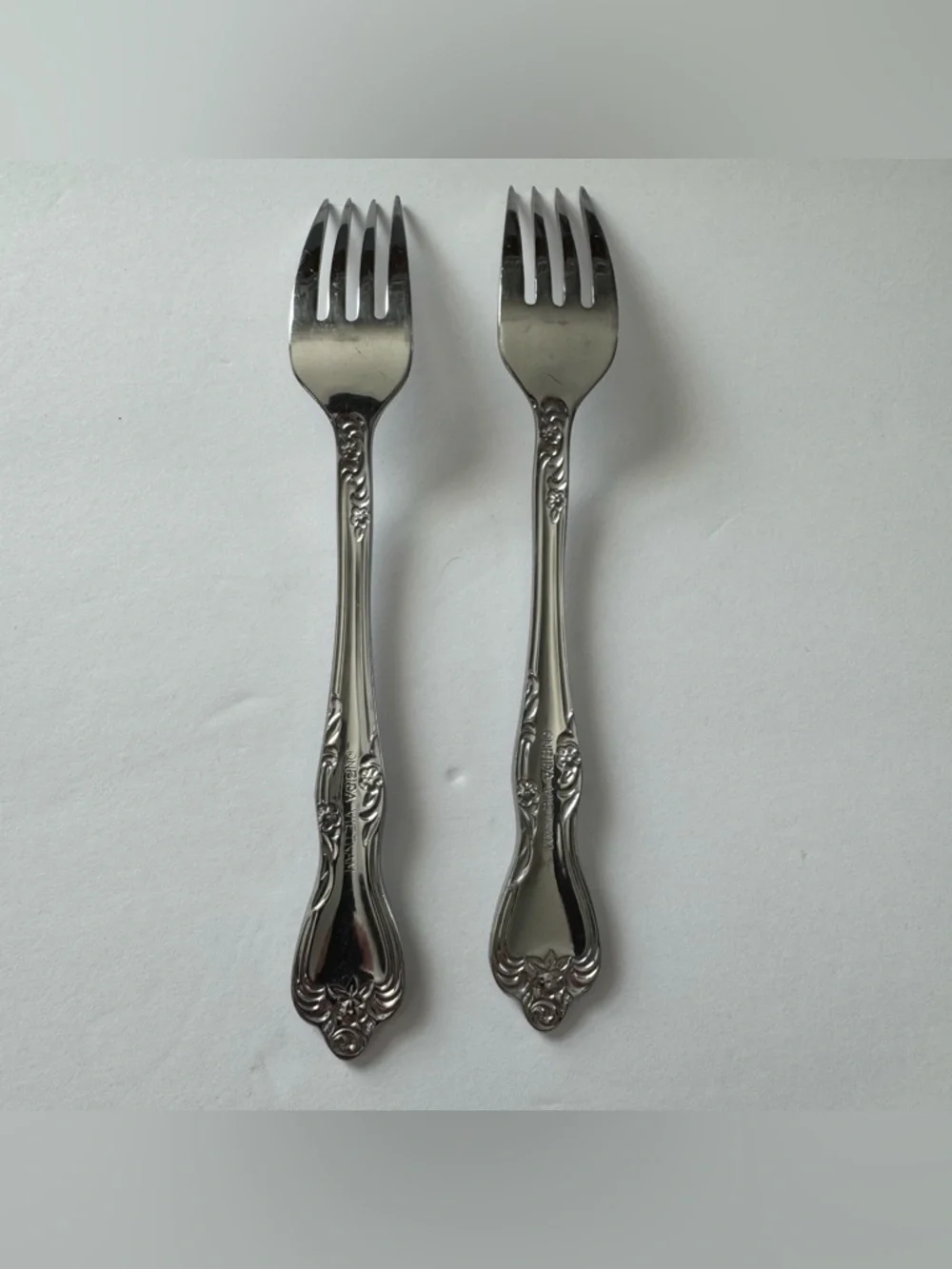 Classic Oneida Stainless Steel Dinner Forks - Silver (Set of 2)